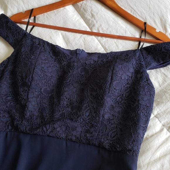 Lulu’s Off-the-Shoulder Maxi Gown 👗 - Picture 2 of 5